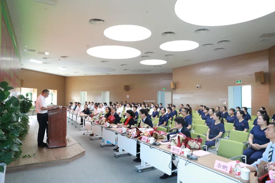 陽光網—昔日并肩戰(zhàn) ，今日敘佳緣 隨州市中心醫(yī)院到國際醫(yī)學中心醫(yī)院參觀交流