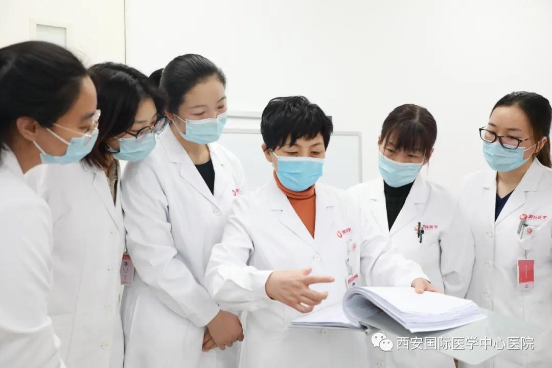 81歲老人腹大如球，一個半小時后……
