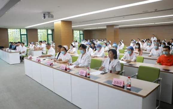 安全用械 守護(hù)健康——我院舉辦首屆“急救、生命支持類設(shè)備安全使用月”活動(dòng)