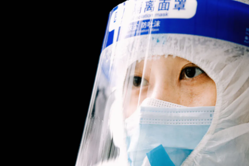 你穿防護(hù)服的樣子，真好看！
